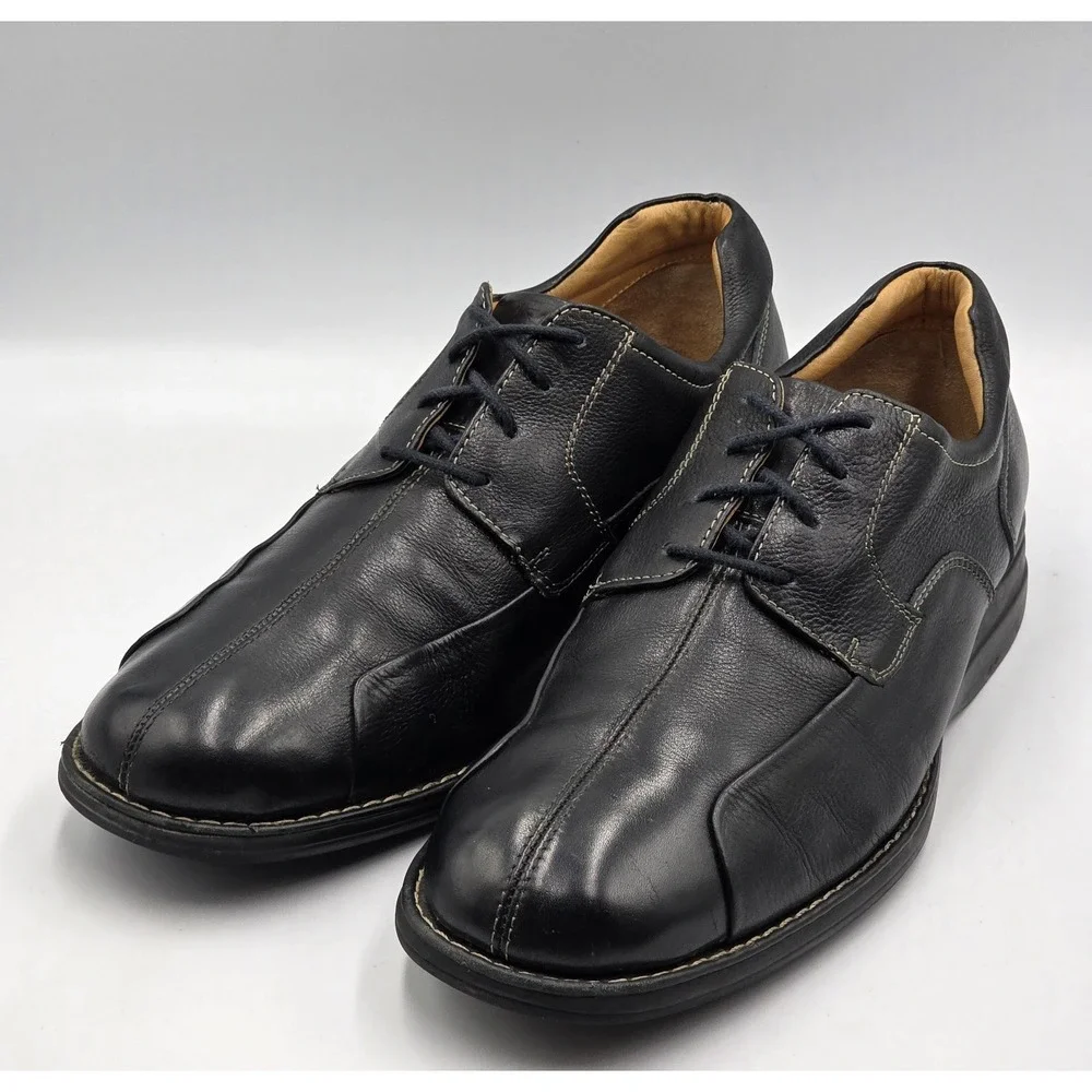 Johnston & Murphy toe closure